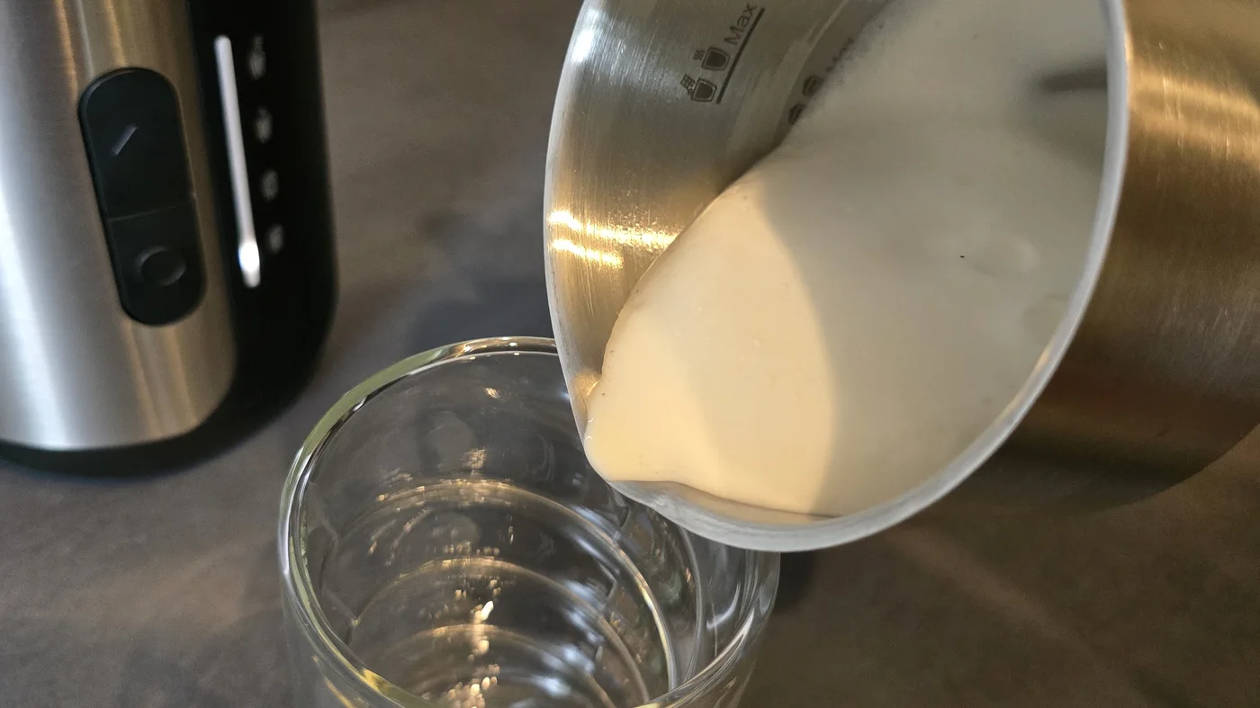Illustration zu Tchibo Induktions-Milchaufschäumer im Test: Messwerte & Milchschaum